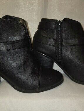 LC Lauren Conrad Black Faux Leather Ankle Booties with Side Zip. 7
